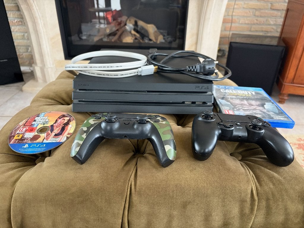 PS4 PRO 1 TO + 2 MANETTES + 2 JEUX — 149€, Consoles de jeu & Jeux vidéo, Avec jeux, Utilisé, 1 TB, Pro