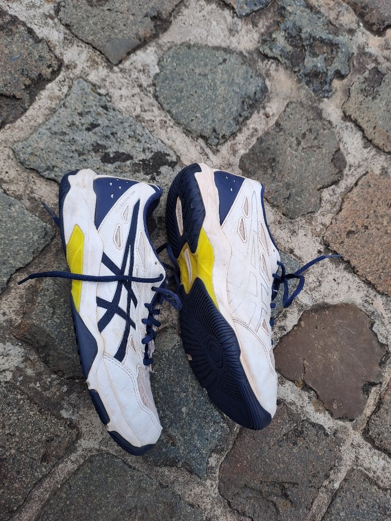 Ascics 42.5 tennis padel  badminton, Sports & Fitness, Tennis, Enlèvement ou Envoi, Comme neuf, Chaussures, Autres marques