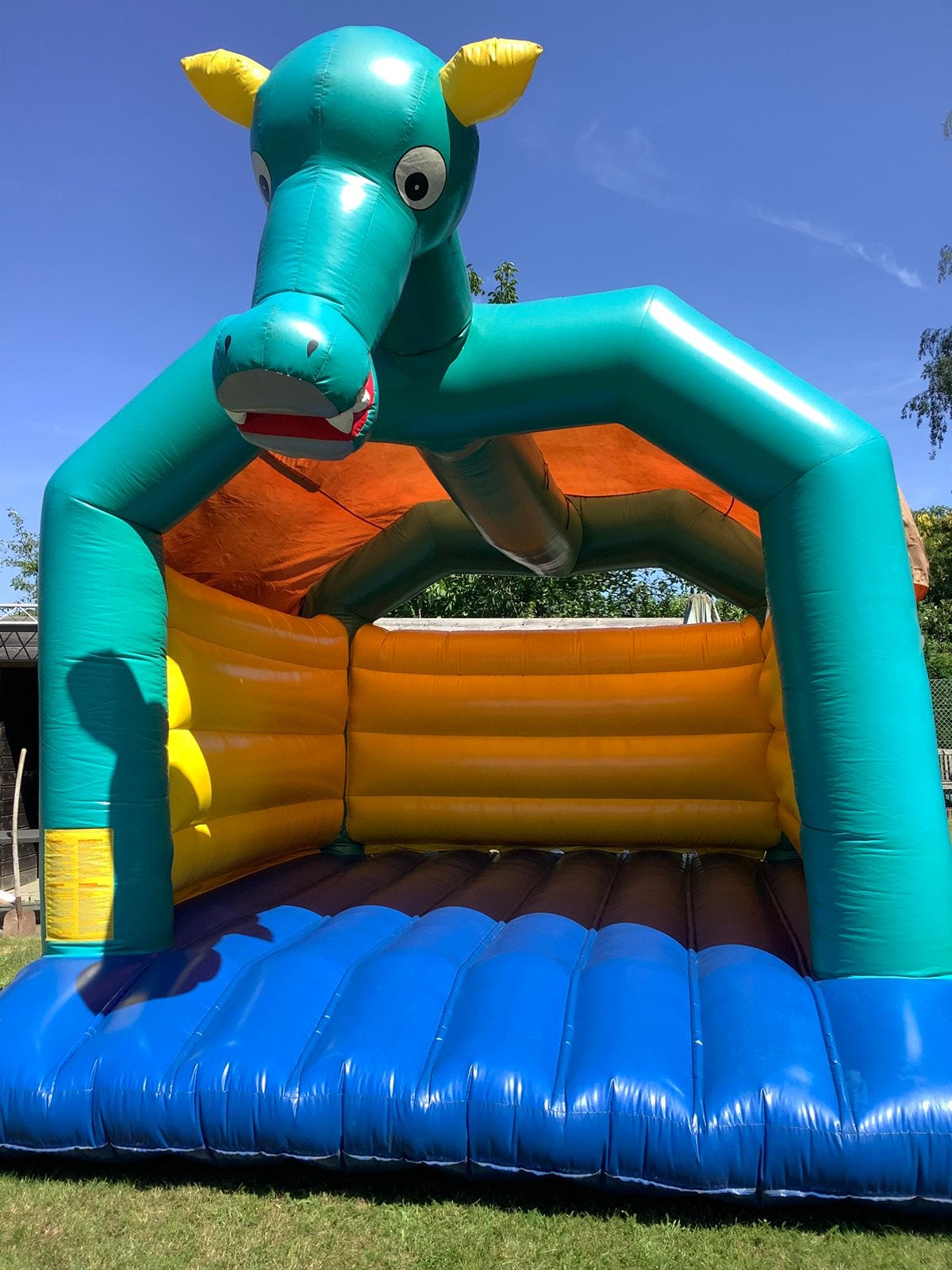 Dino springkasteel te koop , Regio Genk, mooie prijs, Ophalen, Zo goed als nieuw