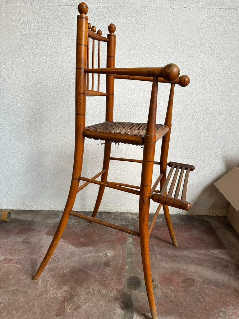 Chaise ancienne pour enfants en bois avec assise en osier, Enlèvement