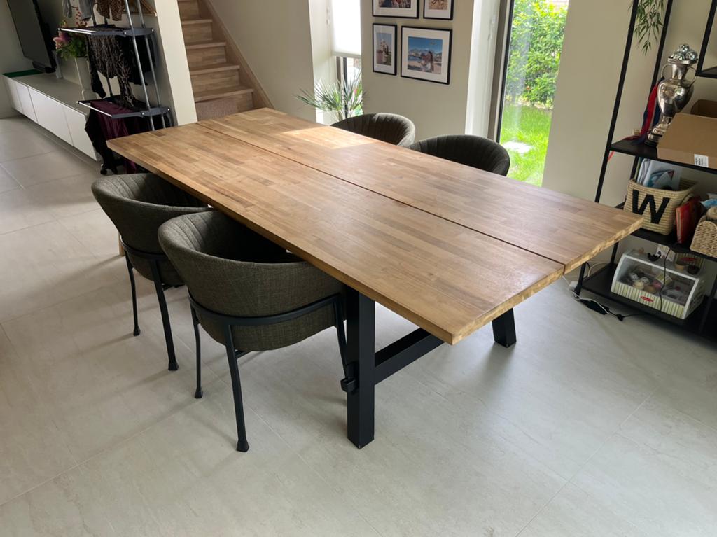 Eettafel SKOGSTA inclusief eetkamerstoelen en bankje, Enlèvement, Utilisé, 6 à 8 chaises