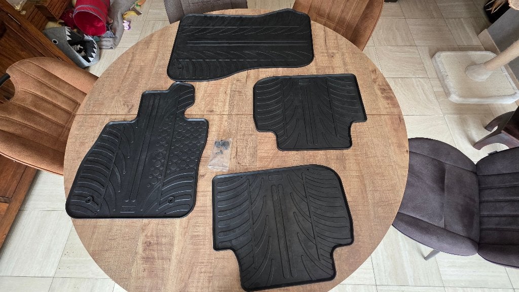 Tapis de sol en caoutchouc, Enlèvement, Comme neuf