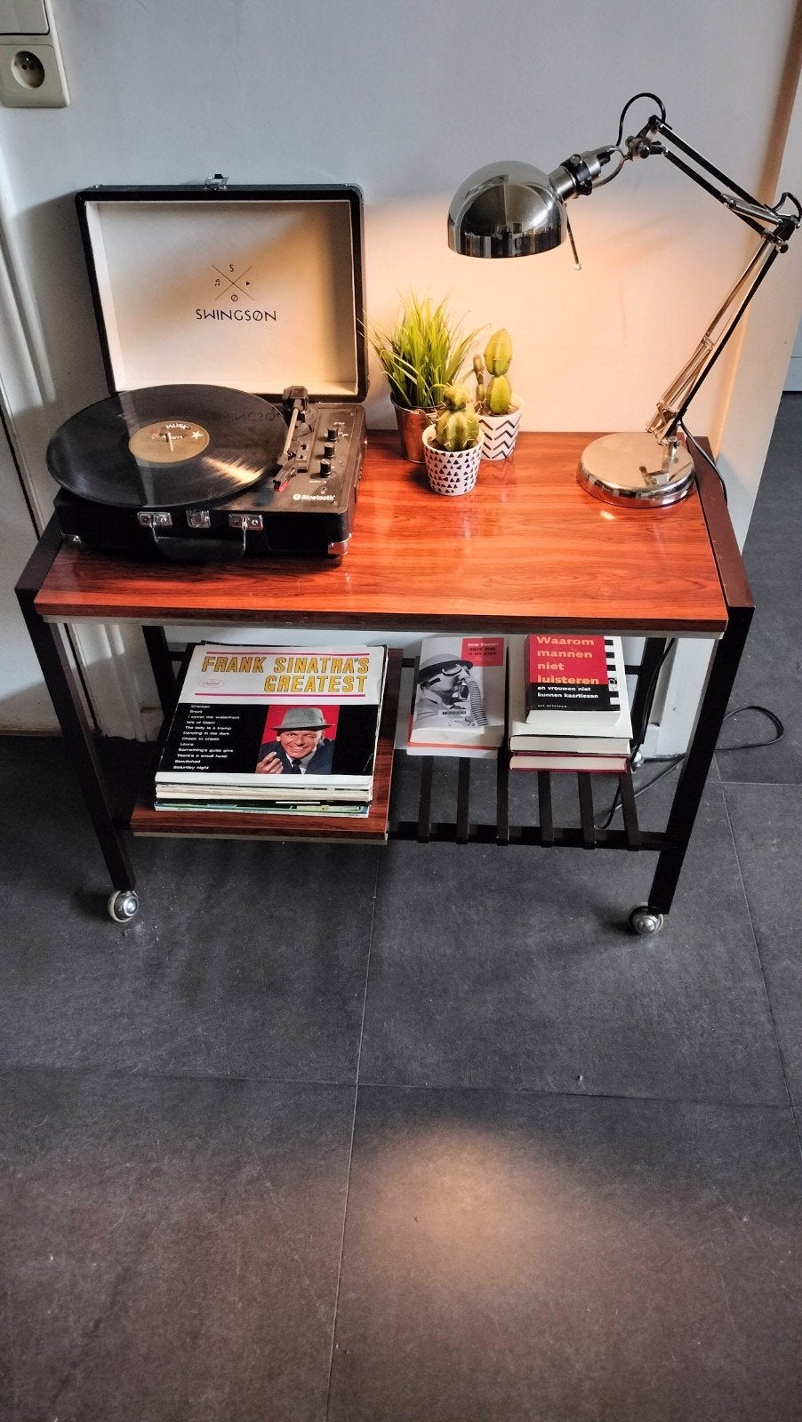 Vintage serving trolley uit de sixties., Ophalen