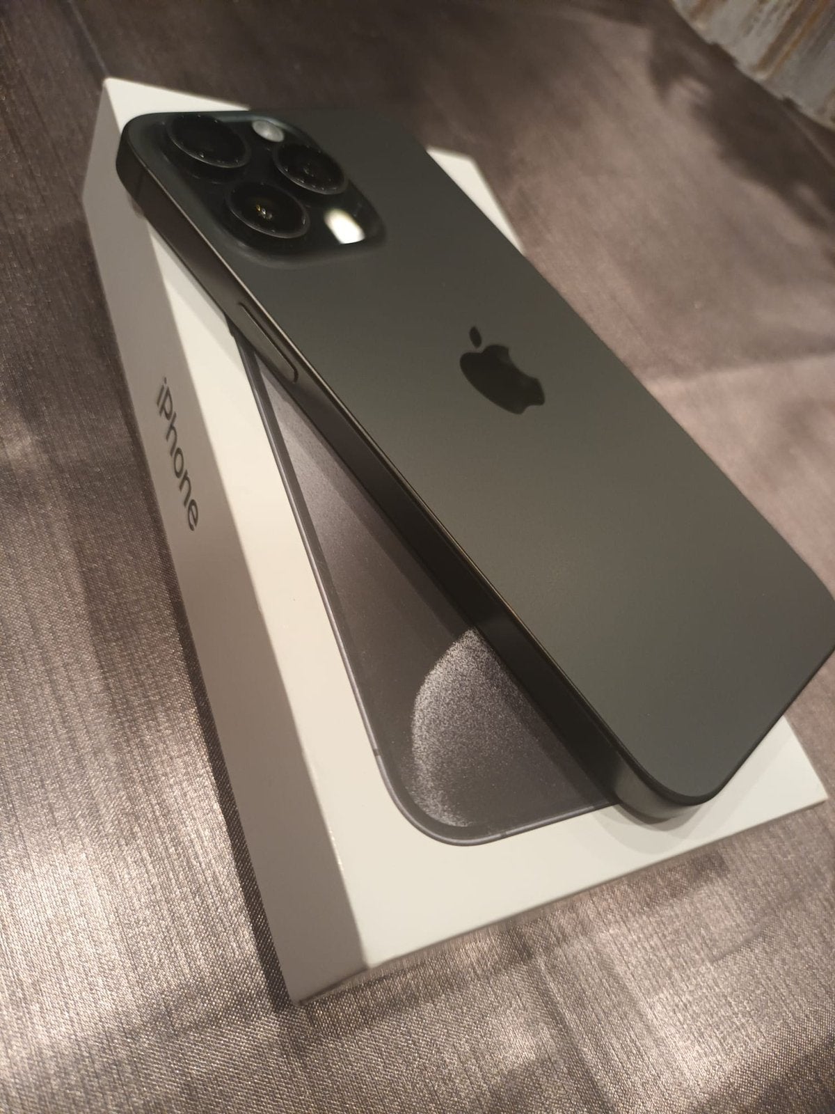 Iphone 15 pro max zwart, Télécoms, Téléphonie mobile | Apple iPhone, 256 GB, IPhone 15, Comme neuf, Enlèvement