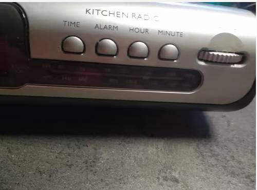 KLOKRADIO BENCH, Ophalen, Zo goed als nieuw