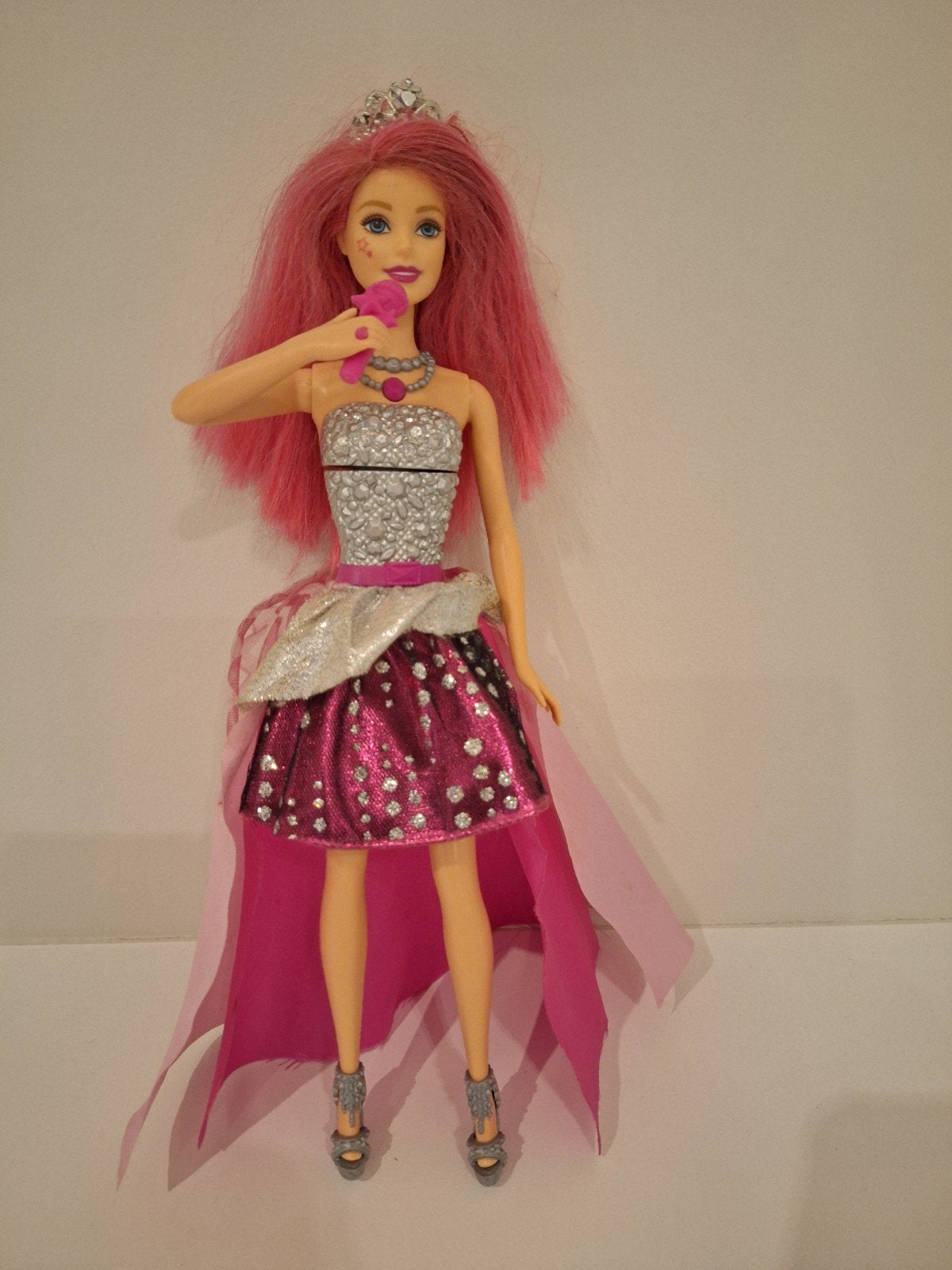 Barbie in Rock n Royals 

0 Reviews, Ophalen of Verzenden