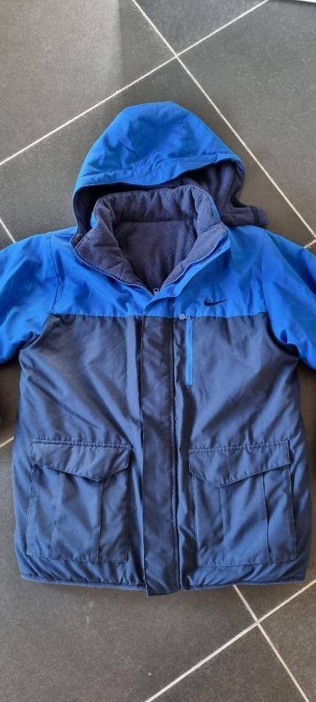 dikke jas van Nike maat 158 - 164, Garçon, NIKE, Enlèvement ou Envoi, Comme neuf