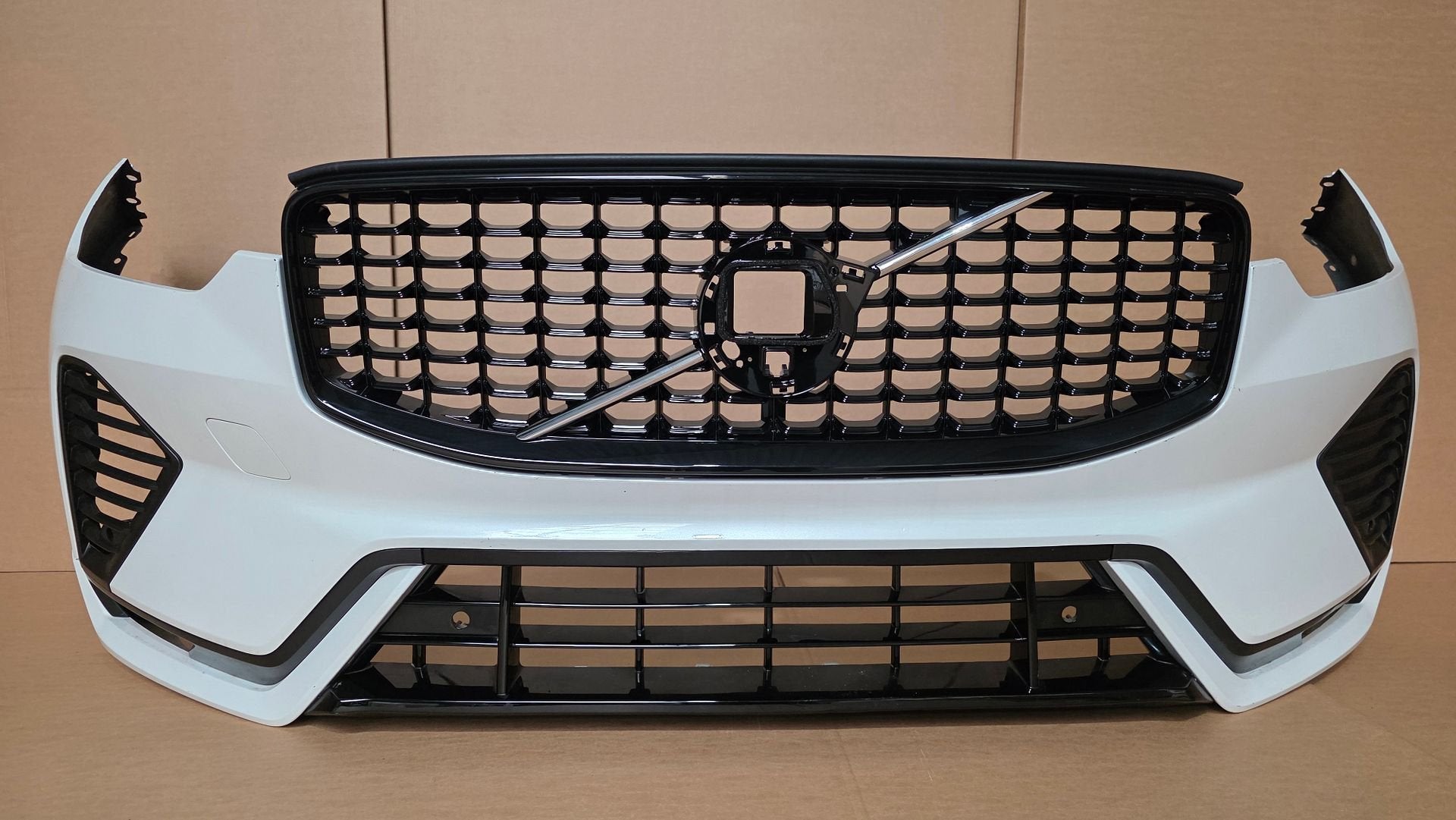 Voorbumper Volvo XC60 II Facelift 2025-2027 2 FACELIFT, -, Origine de la pièce connue, Utilisé, -