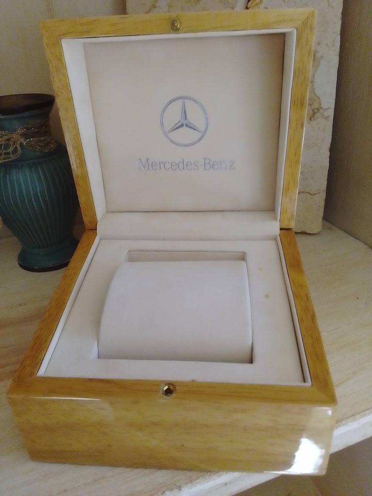 zeer mooie gelakte houten horlogekast, Mercedes Benz, Verzamelen, Ophalen of Verzenden, Zo goed als nieuw