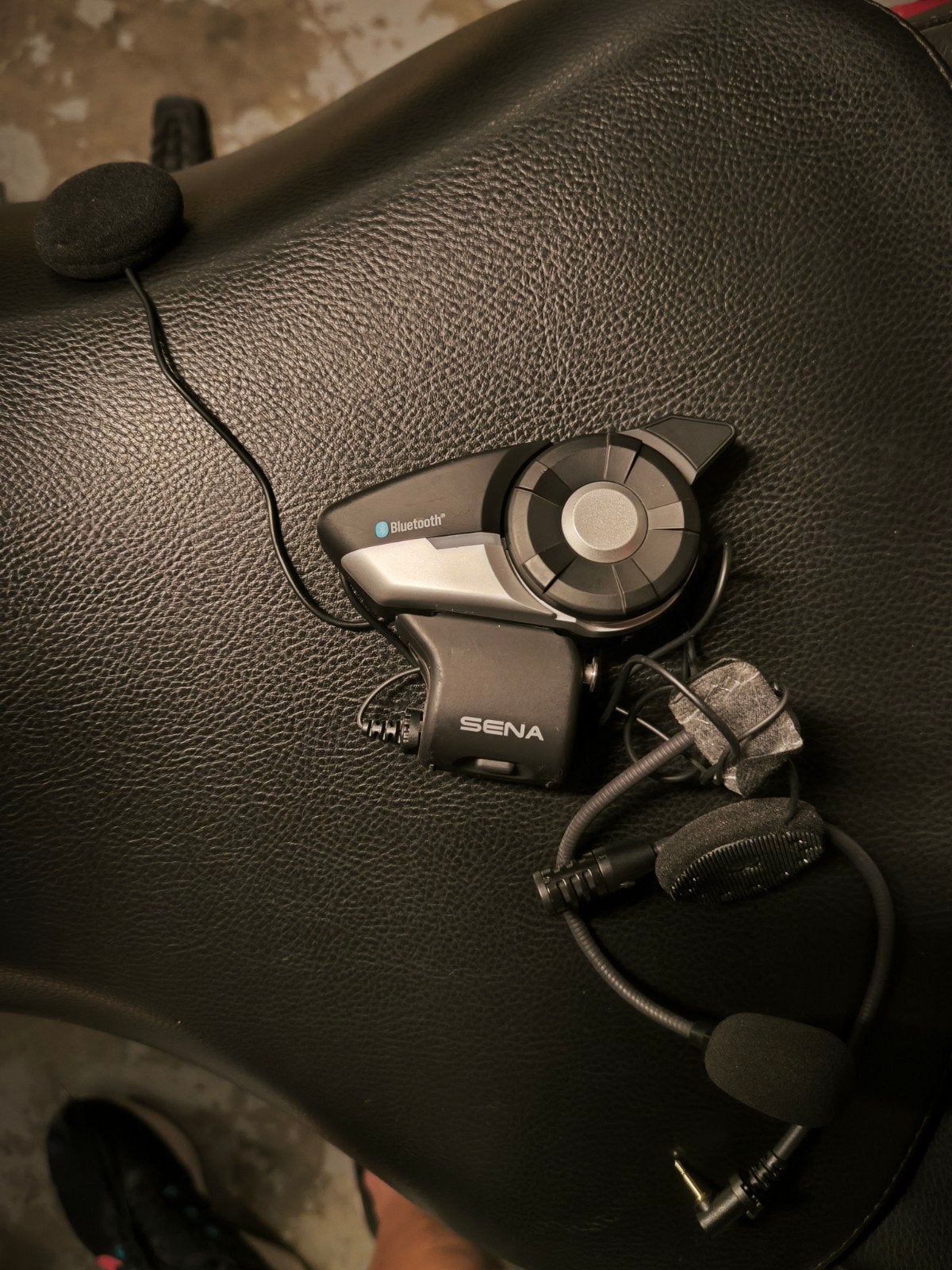 Intercom moto Sena 20S, Enlèvement, L