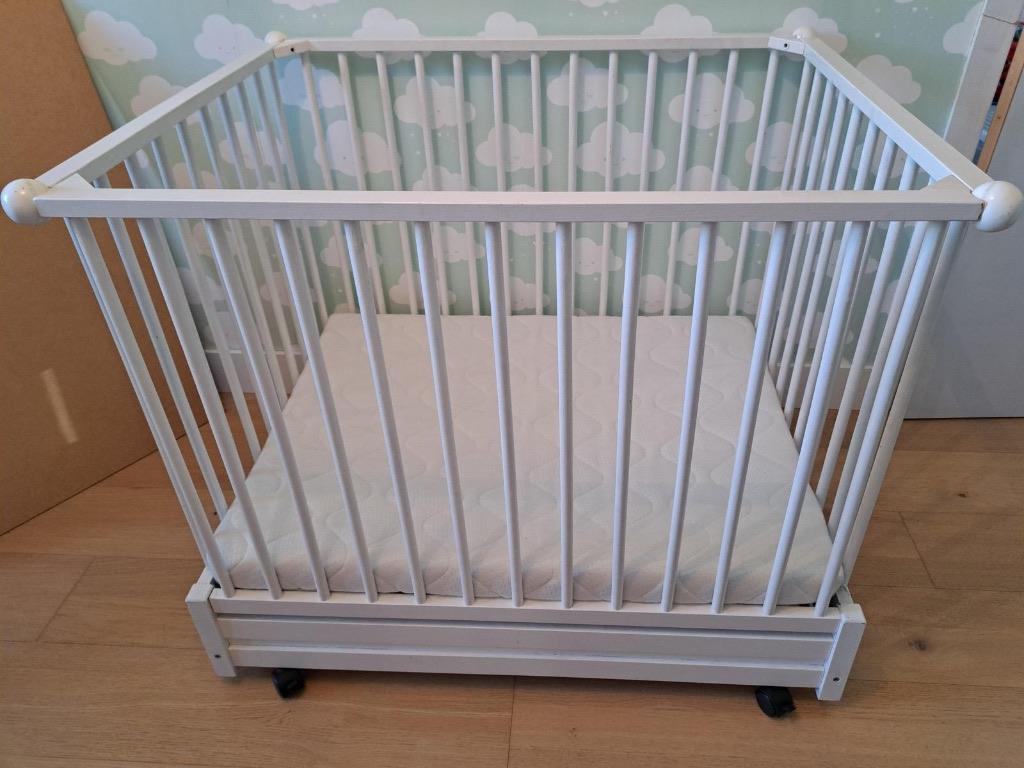 Babypark wit in hoogte verstelbaar op wieltjes incl matras, Ophalen, Gebruikt, Rechthoekig, In hoogte verstelbaar