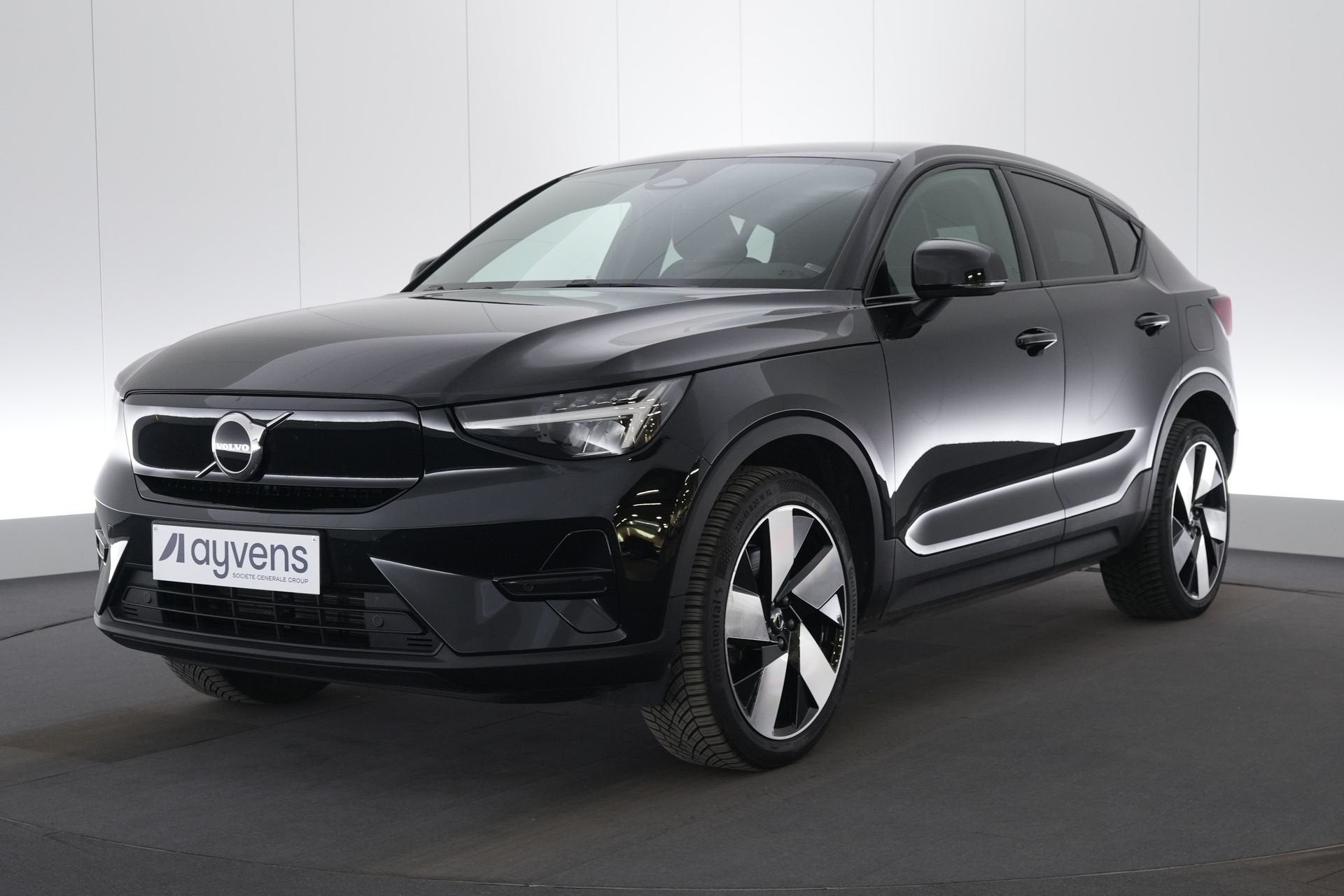 (2DHJ435) VOLVO C40, https://public.car-pass.be/vhr/eaad6d4c-775b-403b-8d04-ca84e26cfa5b, Gebruikt, Alcantara, 67 kWh