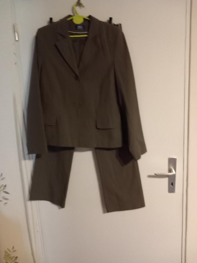 tailleur pantalon vert  taille 42, Taille 42/44 (L), D'AUBRY, Comme neuf, Costume ou Complet