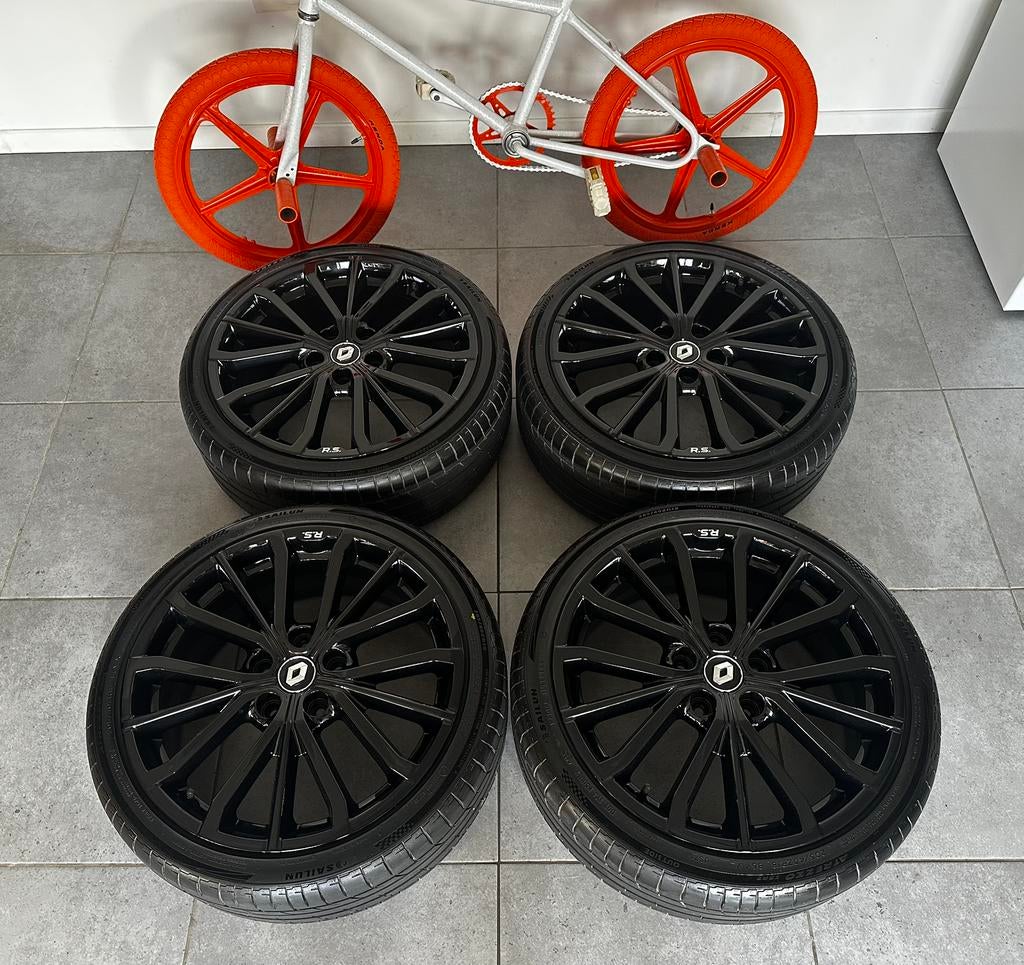 Renault Clio 4 RS Trophy pakket met nieuwe velgen en banden, Auto-onderdelen, Banden en Velgen, Ophalen, 18 inch, Banden en Velgen