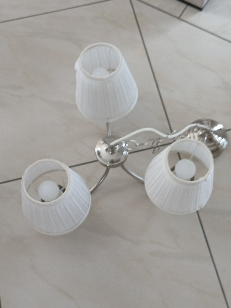 Lustre moderne avec 3 points lumineux en excellent état., Ophalen, Nieuw, Overige materialen, Moderne