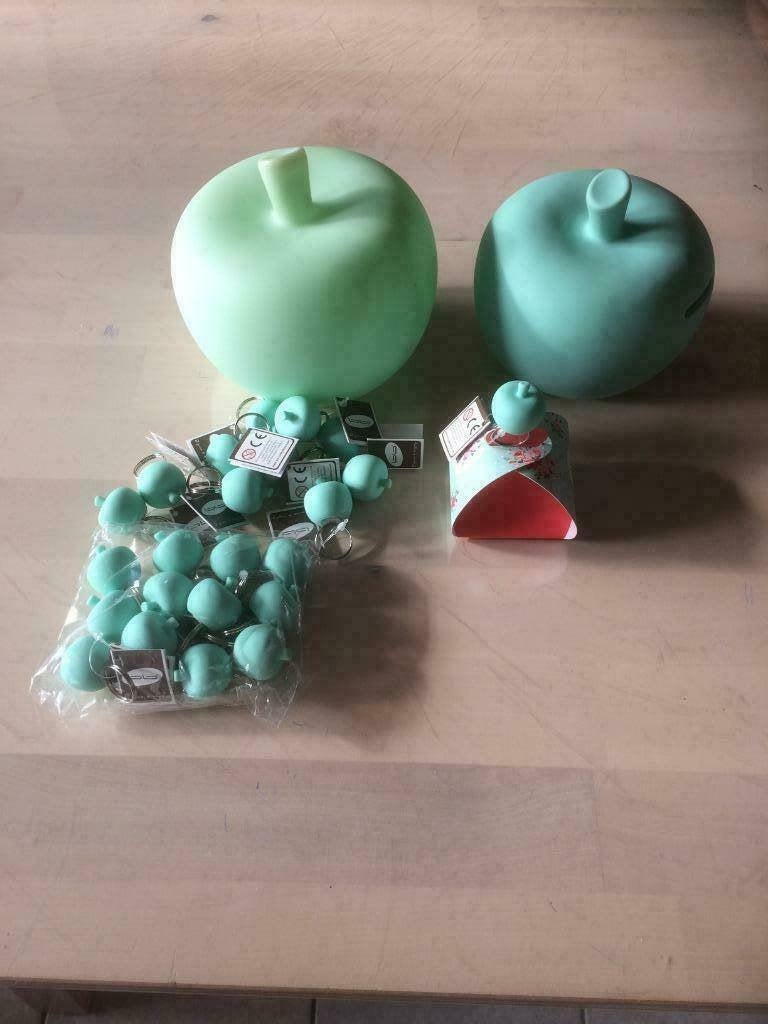 Appel pompom blauw van BB collectie UITVERKOOP, Ophalen of Verzenden, Nieuw, Kraamcadeau