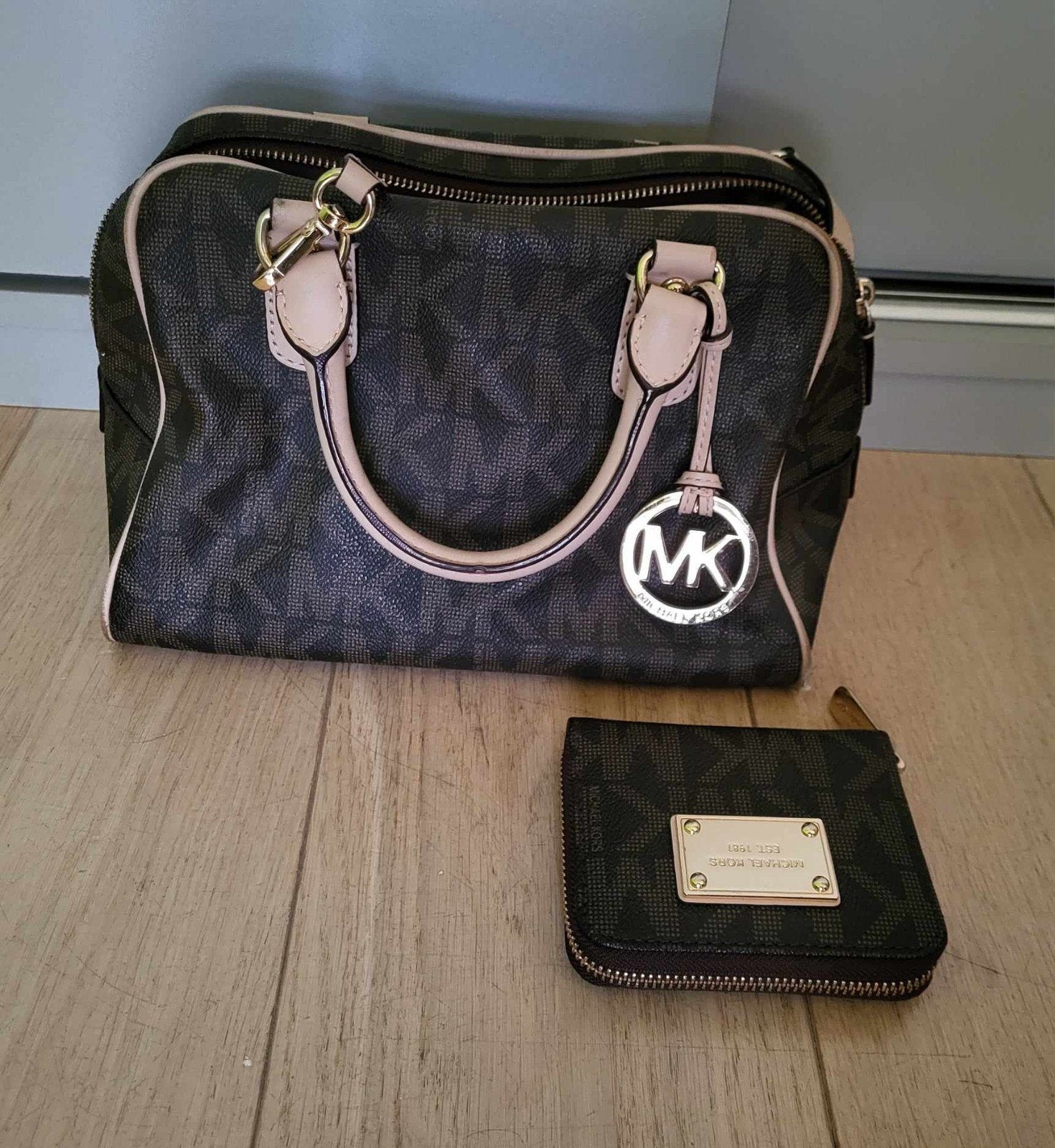 Sac à main Michael Kors avec portefeuille, Enlèvement, Utilisé, Brun, Sac à main