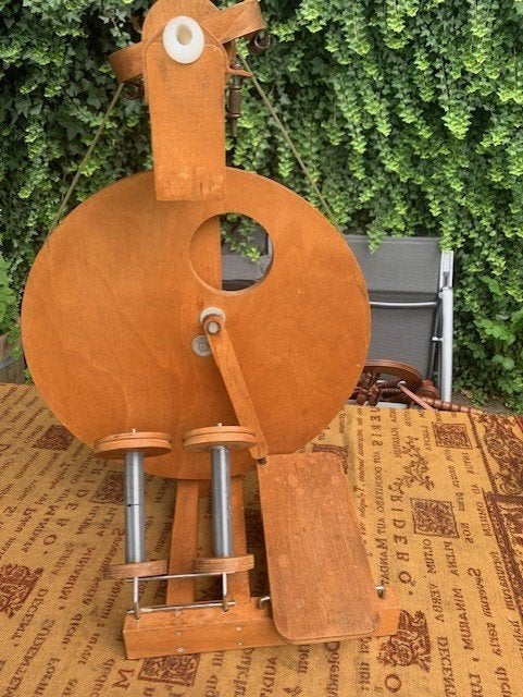 LOUET SPINNEWIEL, Hobby en Vrije tijd, Spinnewielen en Spinnen, Zo goed als nieuw, Spinnewiel, Ophalen of Verzenden