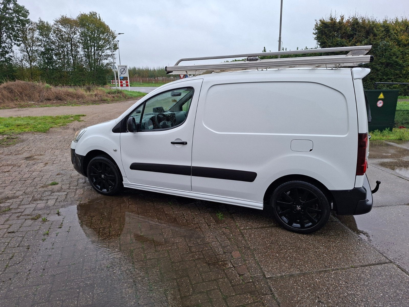 citroen berlingo 1.6hdi euro 5, Auto's, Voorwielaandrijving, Euro 5, Stof, Wit