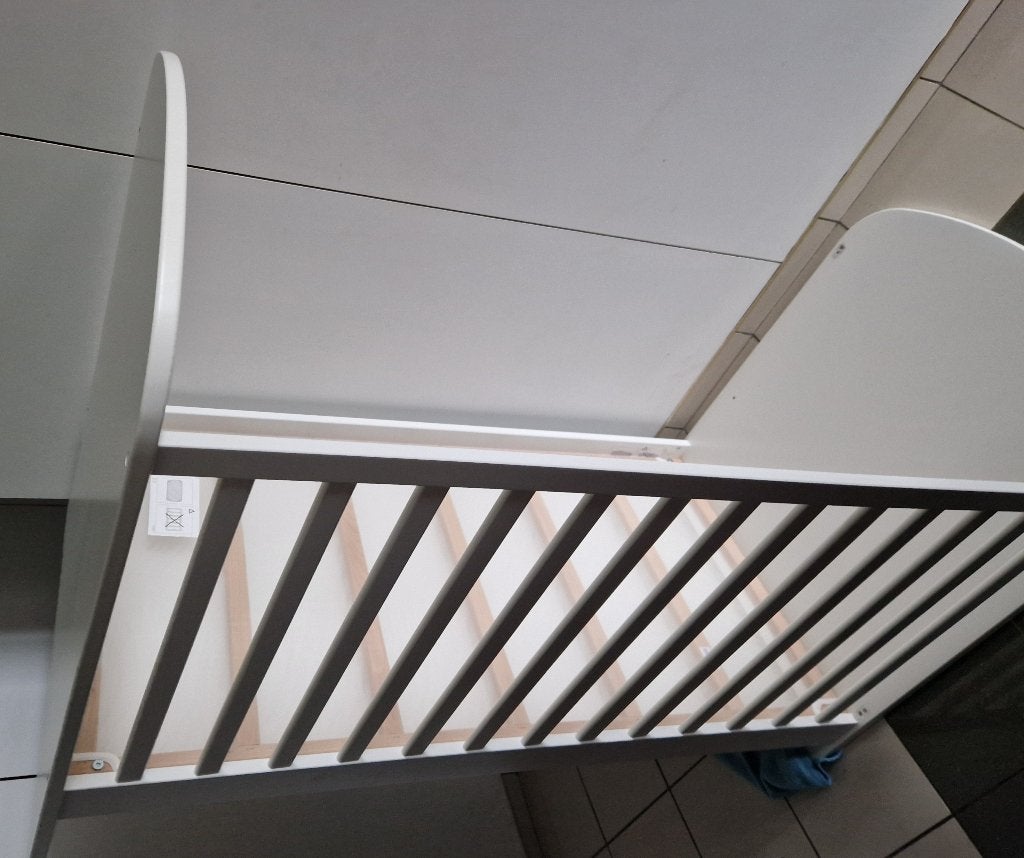IKEA GONATT Babybed + AeroSleep Matras, Kinderen en Baby's, Ophalen, Zo goed als nieuw, Minder dan 140 cm, Matras