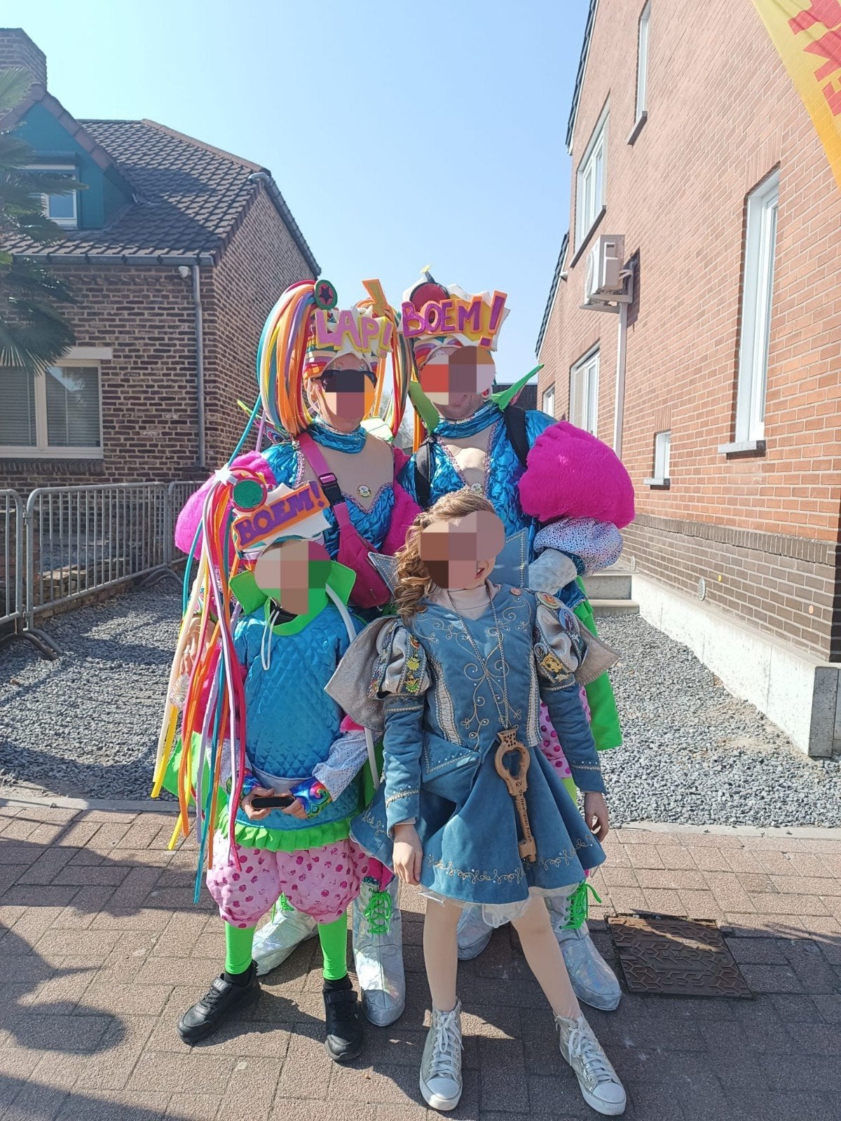 carnavals kostuums voor groep, Ophalen