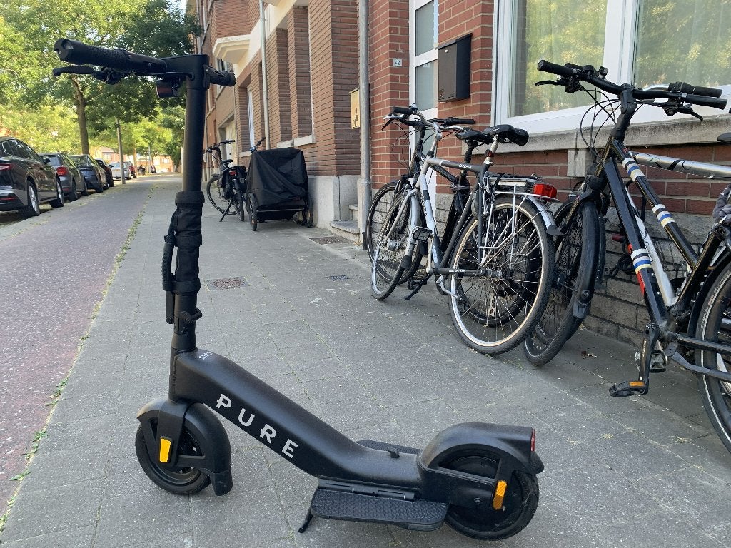 PURE ELECTRIC Elektrische step Pure Advance Black, Fietsen en Brommers, Ophalen, Zo goed als nieuw, Elektrische step (E-scooter)