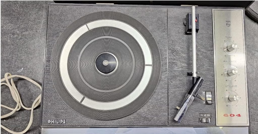 Philips 604 stereo draagbare platenspeler, TV, Hi-fi & Vidéo, Tourne-disques, Enlèvement ou Envoi, Utilisé, Tourne-disque, Philips