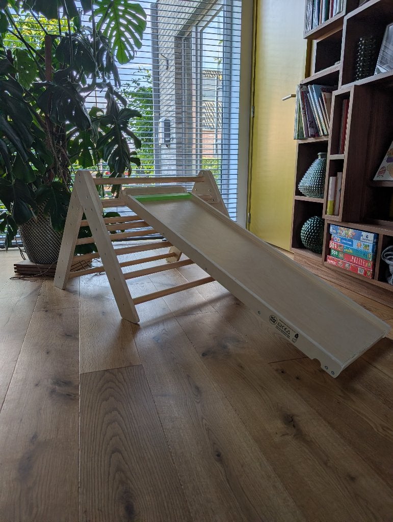 Houten klimdriehoek met klimladder en glijbaan 2-in-1, Kinderen en Baby's, Speelgoed | Houten speelgoed, Ophalen, Zo goed als nieuw