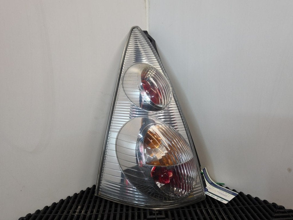 FEU ARRIÈRE GAUCHE Peugeot 107 (01-2005/05-2014) (|6350X6|), Kontakt-peugeot@peugeot.com, Utilisé, Peugeot Deutschland GmbH, Bahnhofsplatz
65423  Rüsselsheim, DE