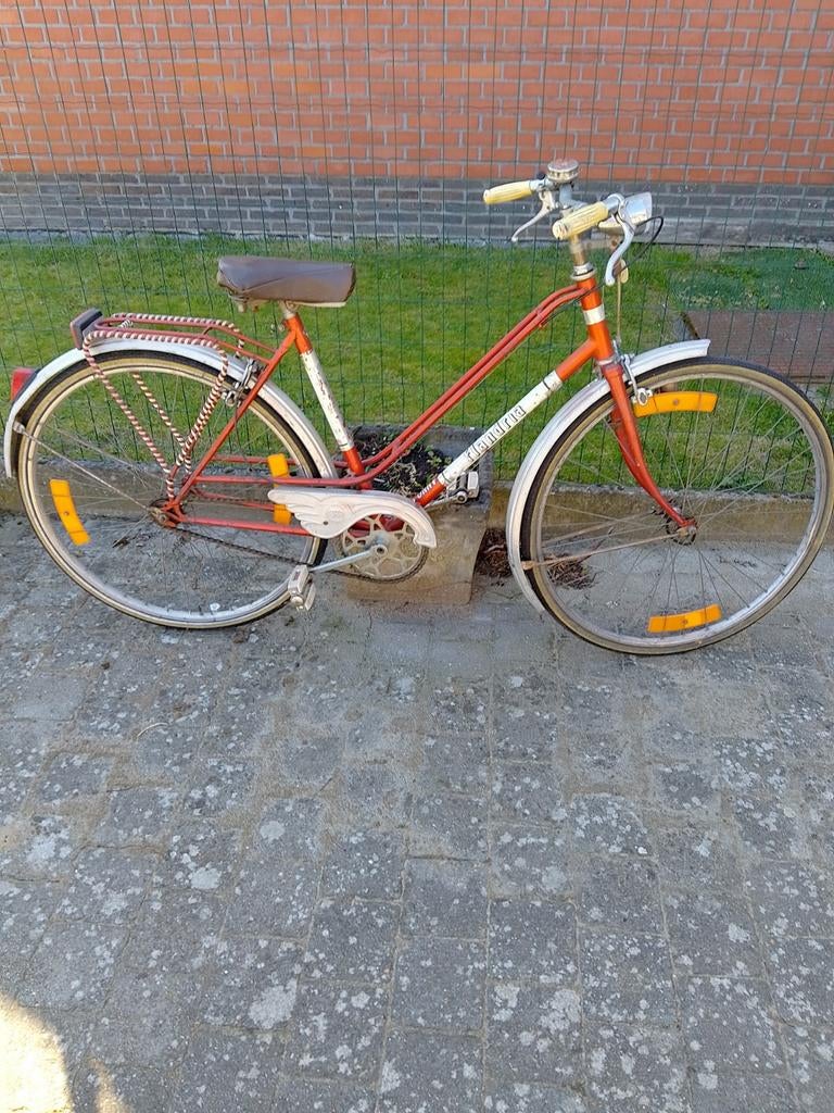 Compleet rijdende oldtimer damesfiets, Fietsen en Brommers, Fietsen | Oldtimers, Ophalen