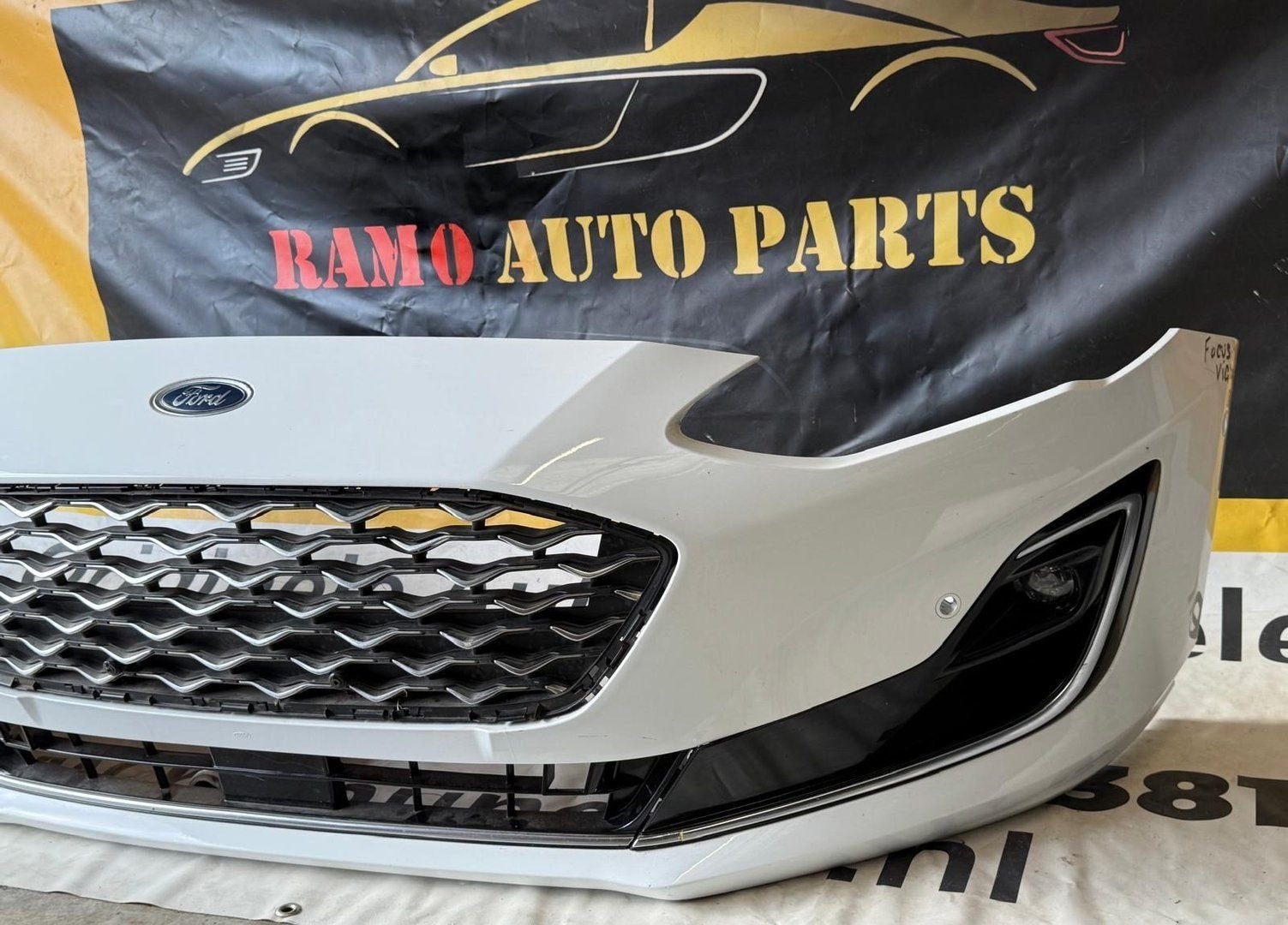 FORD FOCUS VIGNALE VOORBUMPER 2018 TOT 2022 JX7B-17757-V, Gebruikt, -, Voor, -