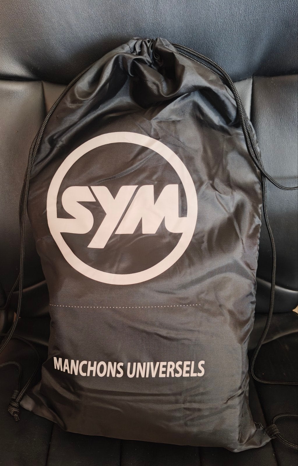 SYM - MANCHONS UNIVERSELS, Enlèvement
