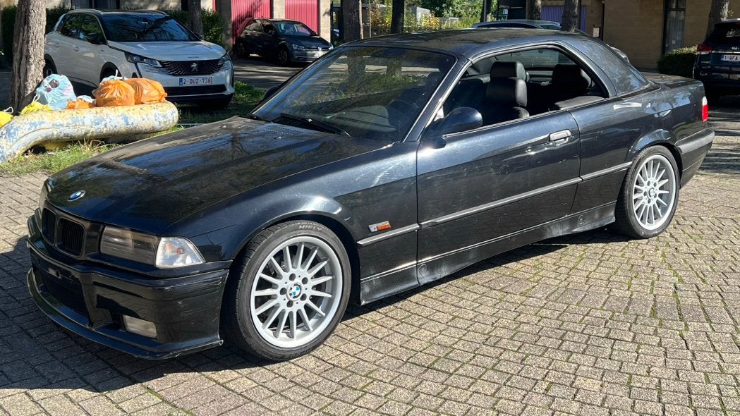 BMW E36 320i Cabrio – 1994 – Projectwagen, 4 zetels, Achterwielaandrijving, Zwart, Cabriolet