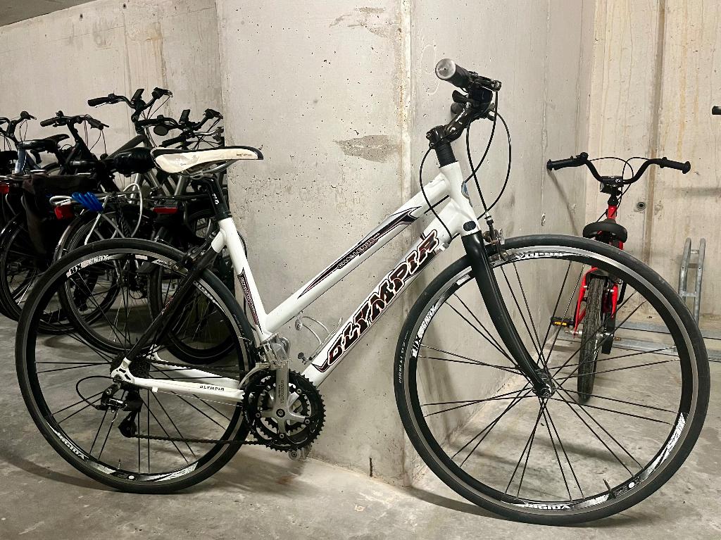 Olympia sportieve damesfiets, Gebruikt, 26 inch, 10 tot 15 versnellingen, Velgrem