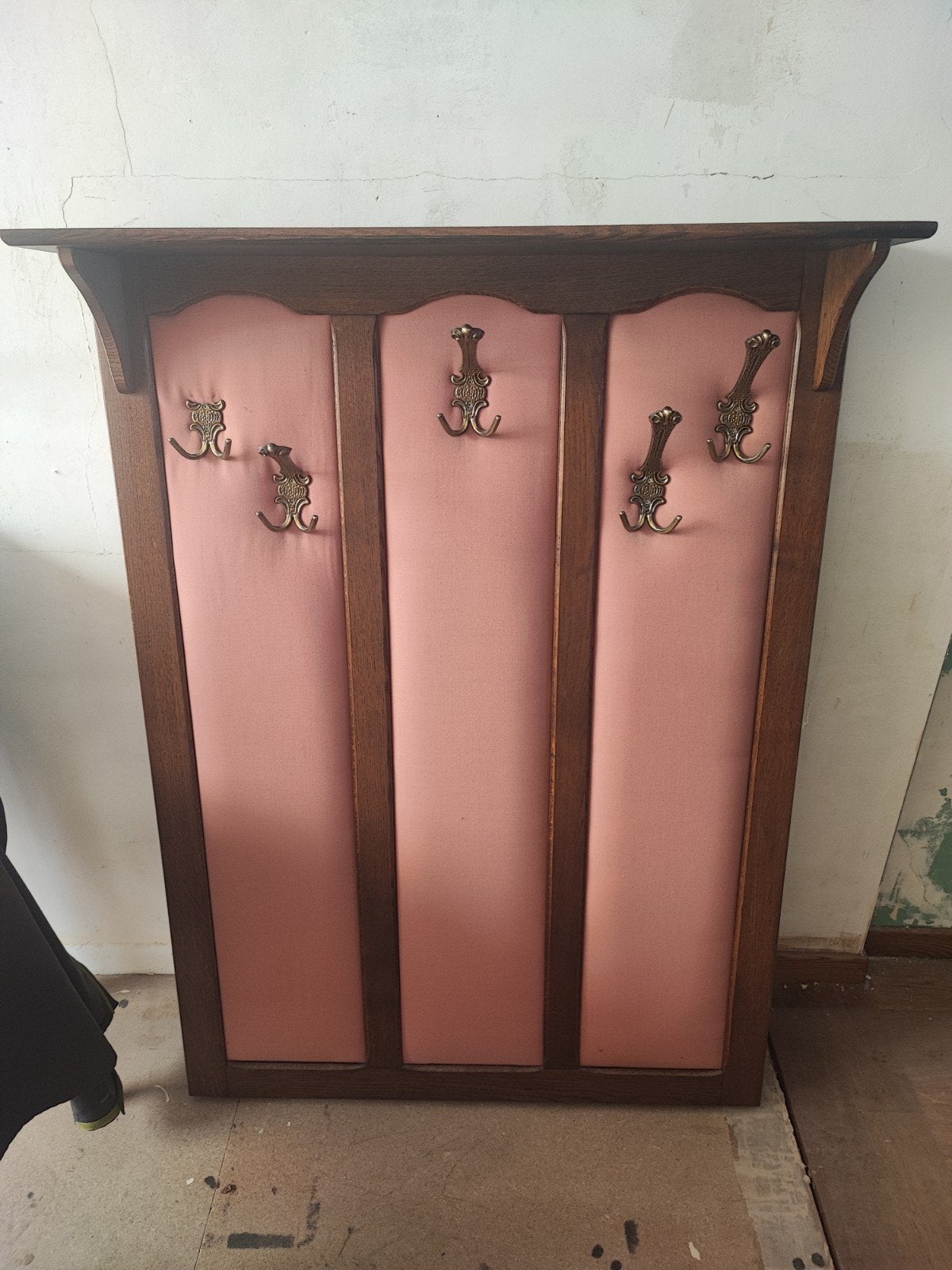 Grote kapstok oud roze, Ophalen