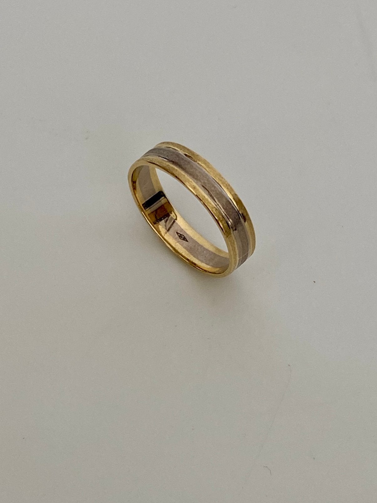 Bague en or bicolore 18 carats, Bijoux, Sacs & Beauté, Bagues, Neuf, Enlèvement ou Envoi, Autres couleurs, Plus petit que 17
