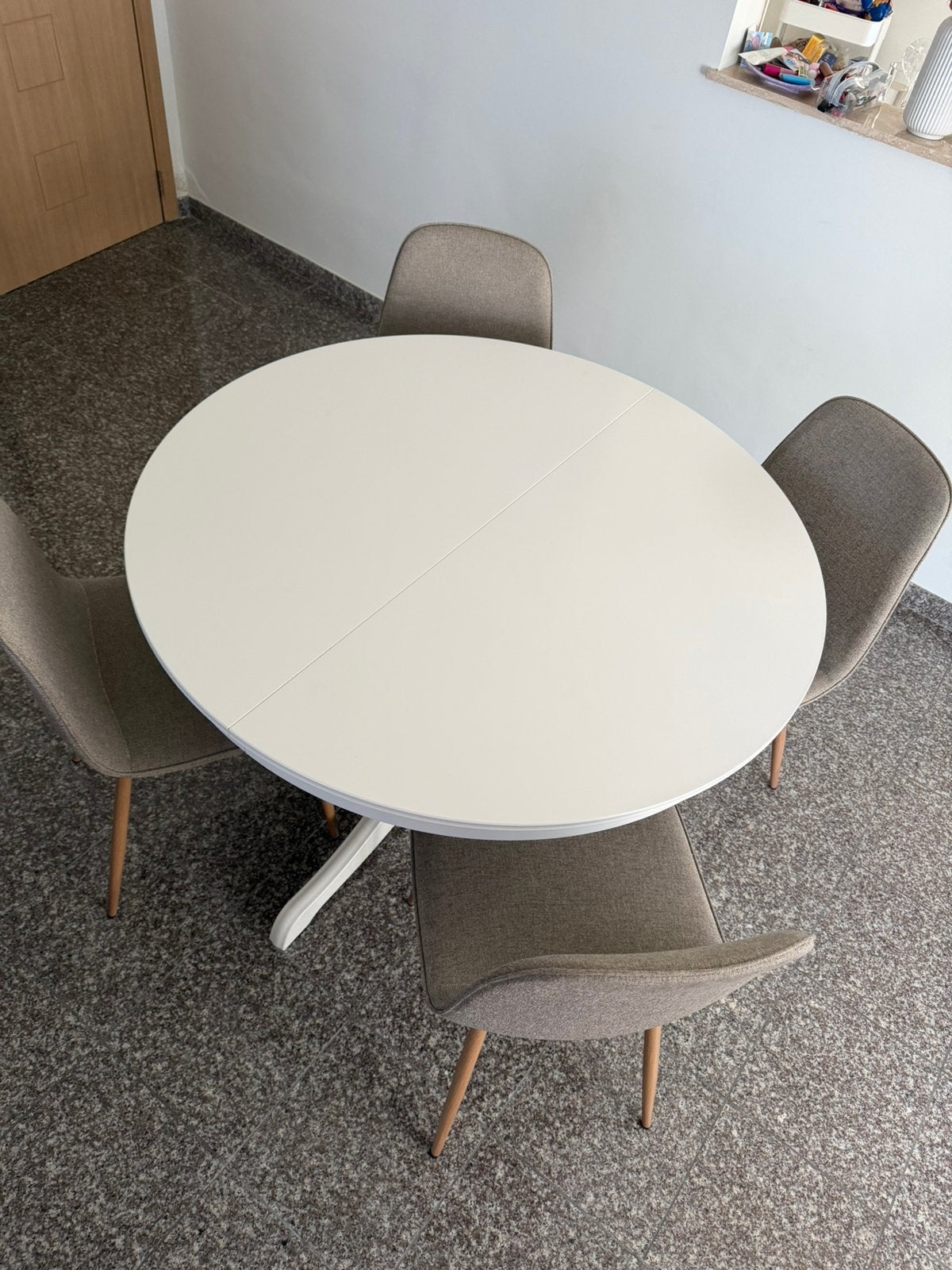 Uitschuifbare eettafel met 4 stoelen, Huis en Inrichting, Ophalen, 4 tot 6 stoelen