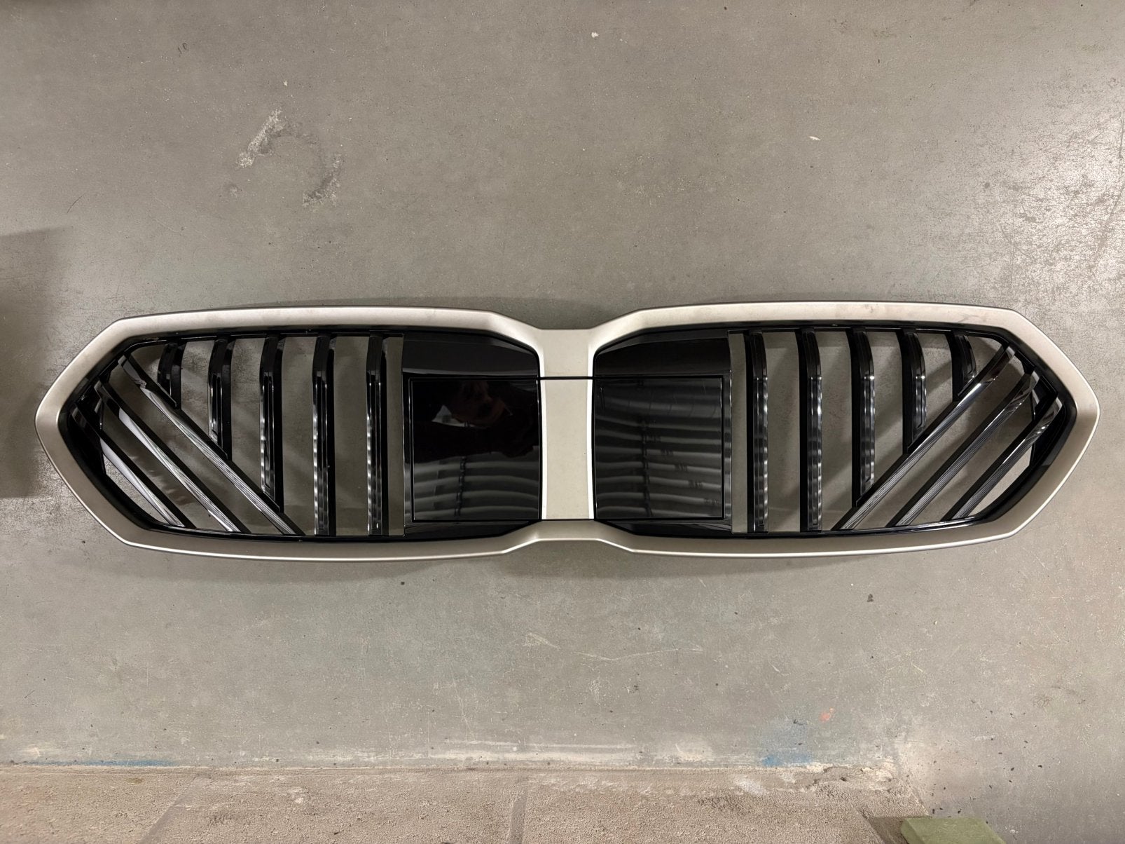BMW 1-SERIE GRILLE F70 2025, Ophalen, BMW