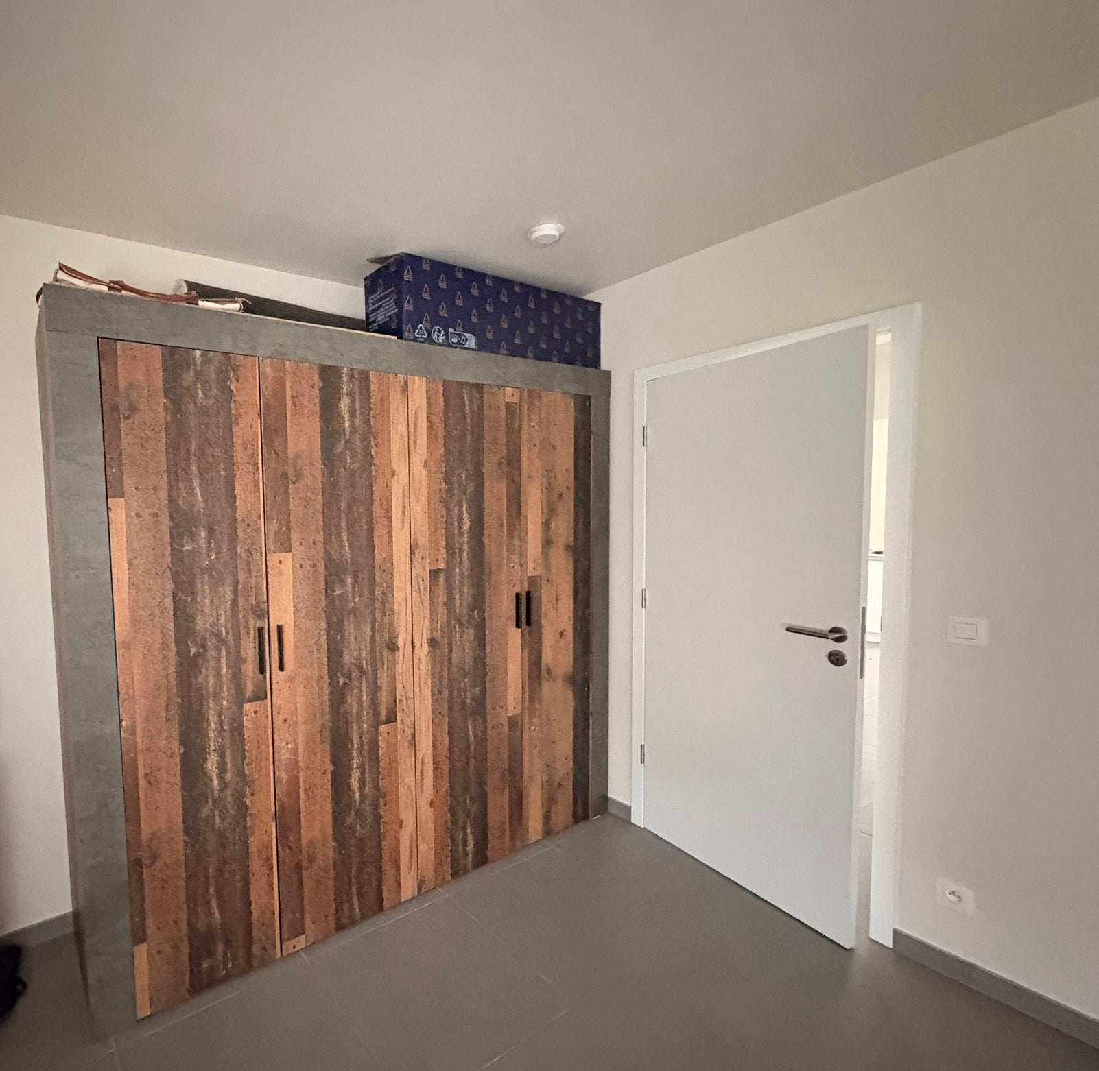 Kleerkas 230 cm, Immo, Appartementen en Studio's te huur