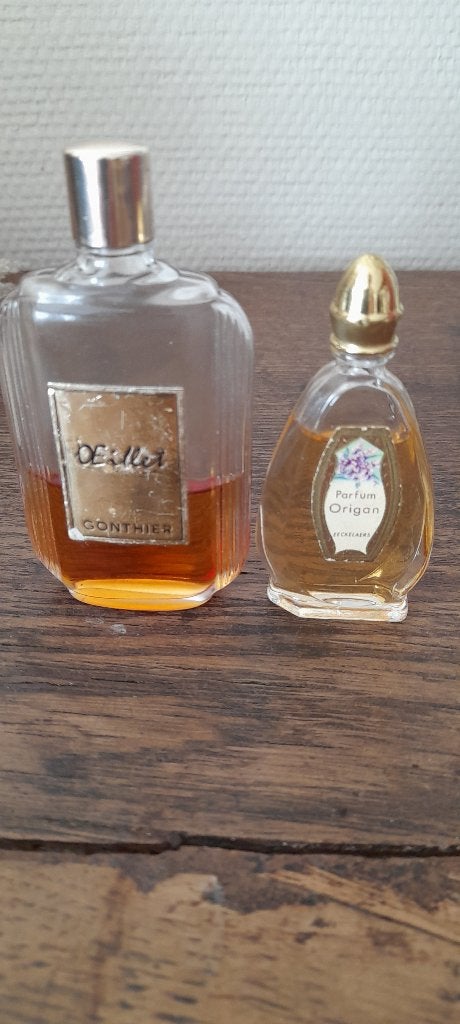 2 oude parfumflesjes eeckelaers brussel/ oeillet gonthier, Ophalen of Verzenden, Parfumfles