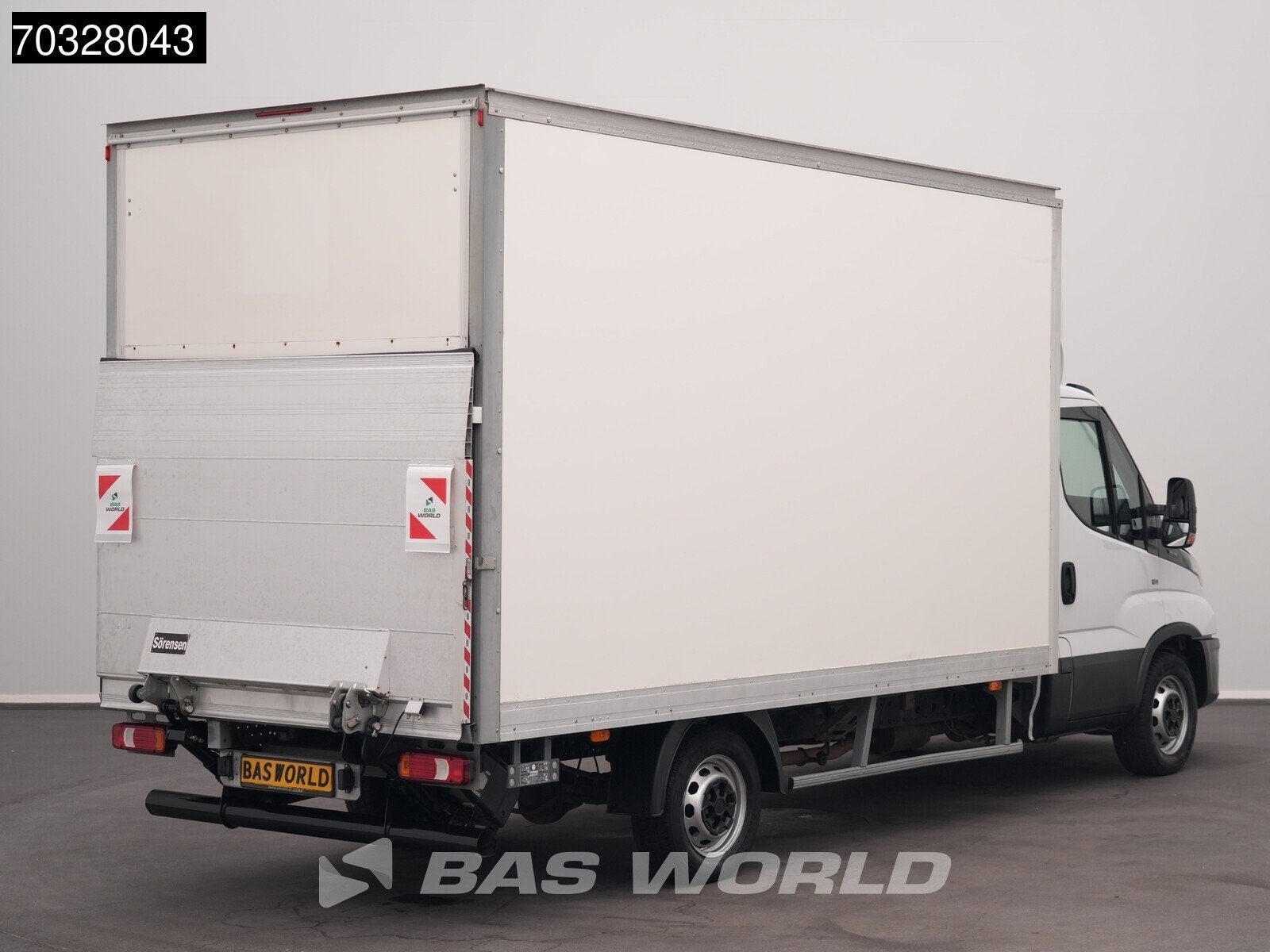 Iveco Daily 35S16 Laadklep Bakwagen Navi Airco Cruise Camera, Stof, Euro 6, Iveco, 2675 kg
