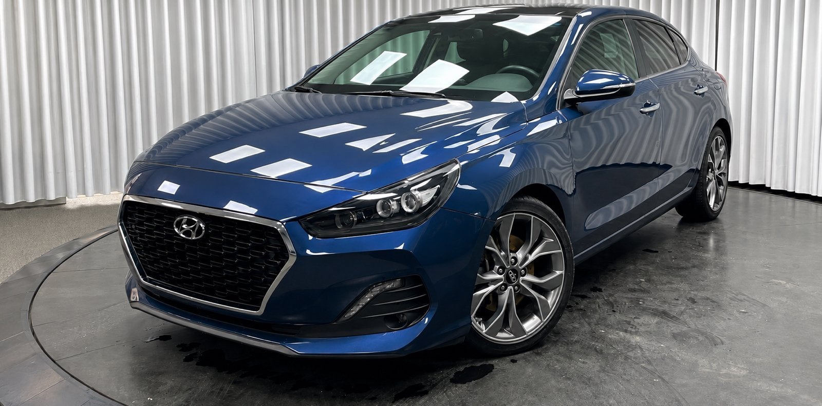 Hyundai i30 fastback, Auto's, Blauw, Leder, Handgeschakeld, Particulier