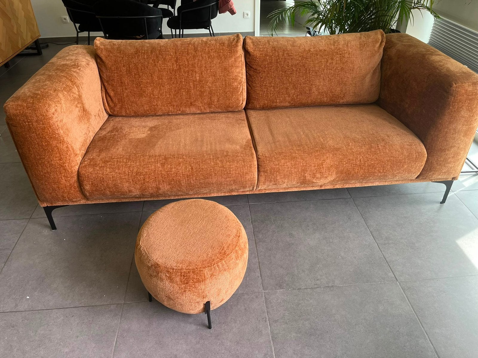 Canapé 3 places (83X219X90) + pouf, Enlèvement, Comme neuf