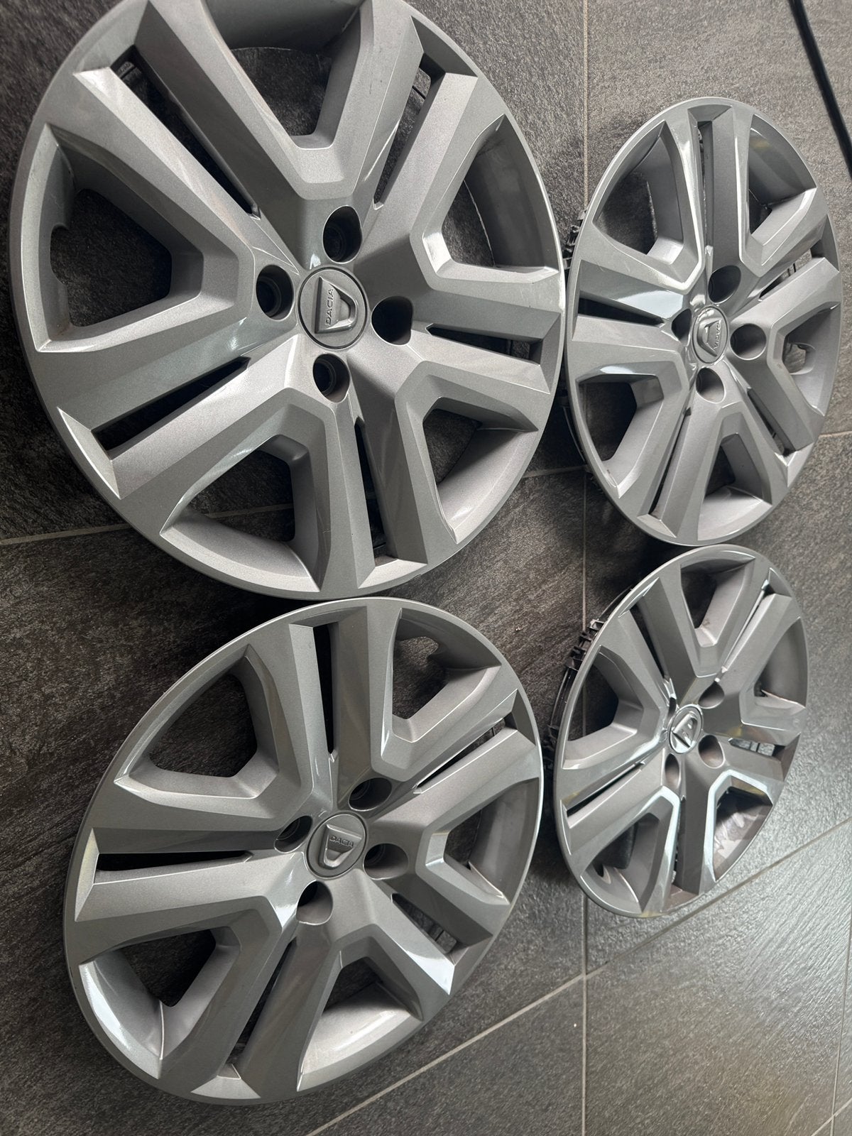 Titel: Originele Dacia Sandero Stepway wieldoppen 16", Auto diversen, Ophalen