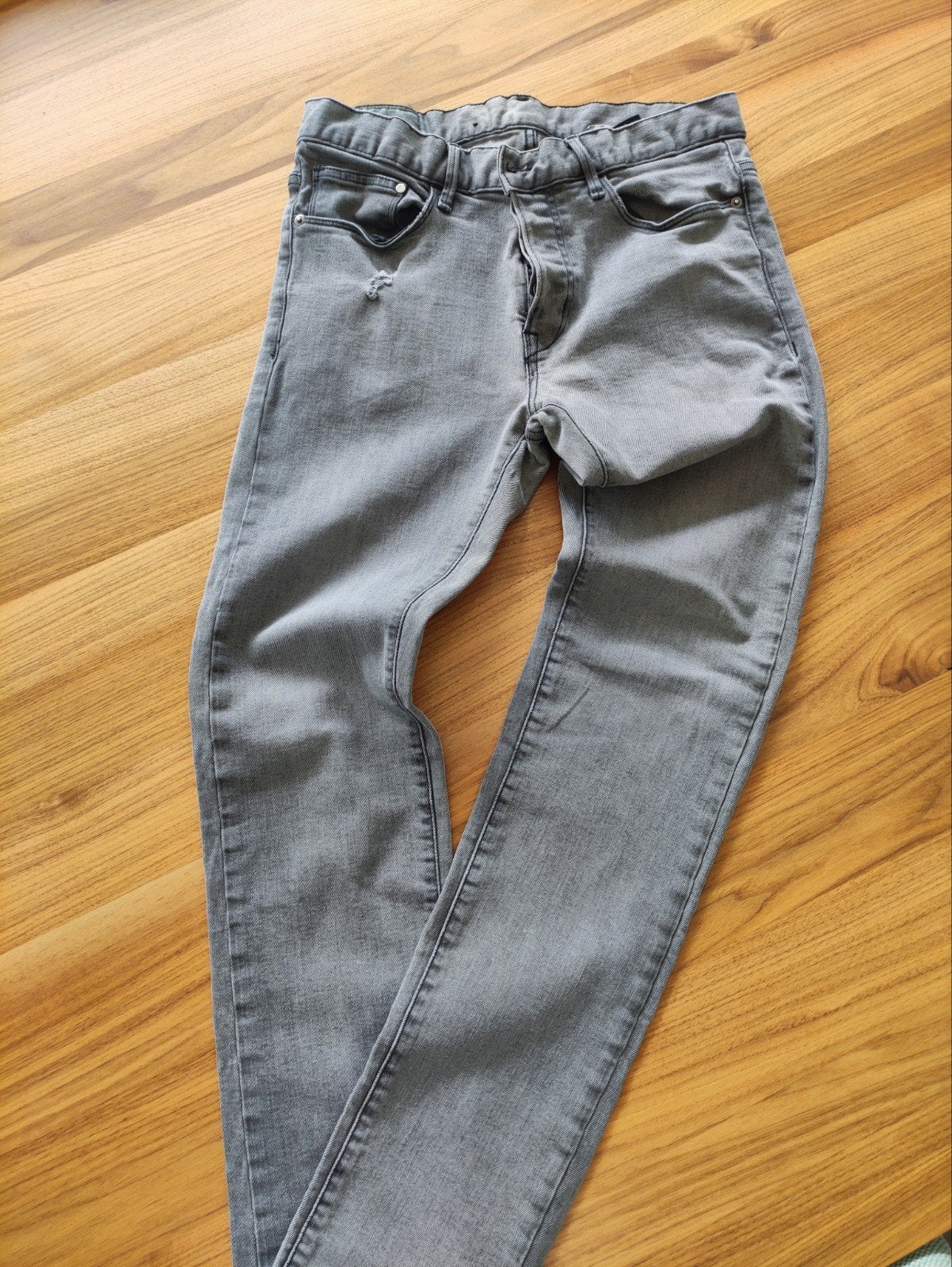Pantalon en jean H&M, Bershka, Zara, Levi Strauss, Enlèvement