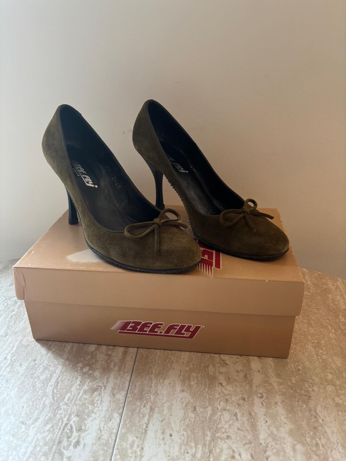 escarpins a talon vert kaki taille 37, Vêtements | Femmes, Escarpins, Comme neuf, Vert, Enlèvement