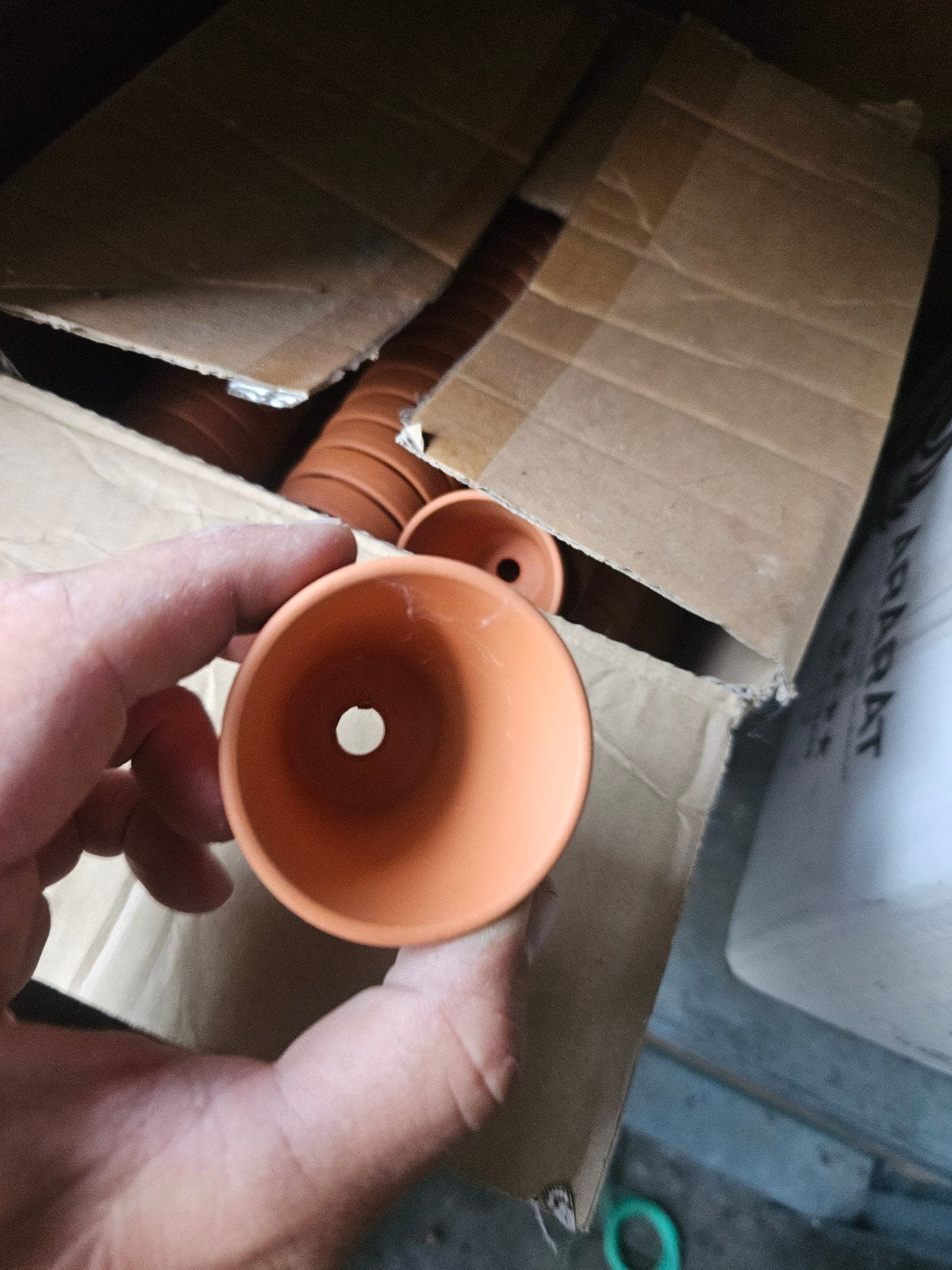 Nieuw terracotta bloempotjes, Tuin en Terras, Bloempotten, Nieuw, Terracotta, Binnen, Balkon, Tuin, Minder dan 40 cm, Minder dan 25 cm
