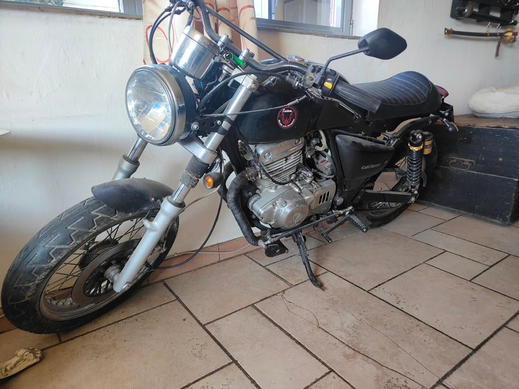 Moto Suzuki 250, Motos, Motos | Suzuki, Entreprise, Enlèvement