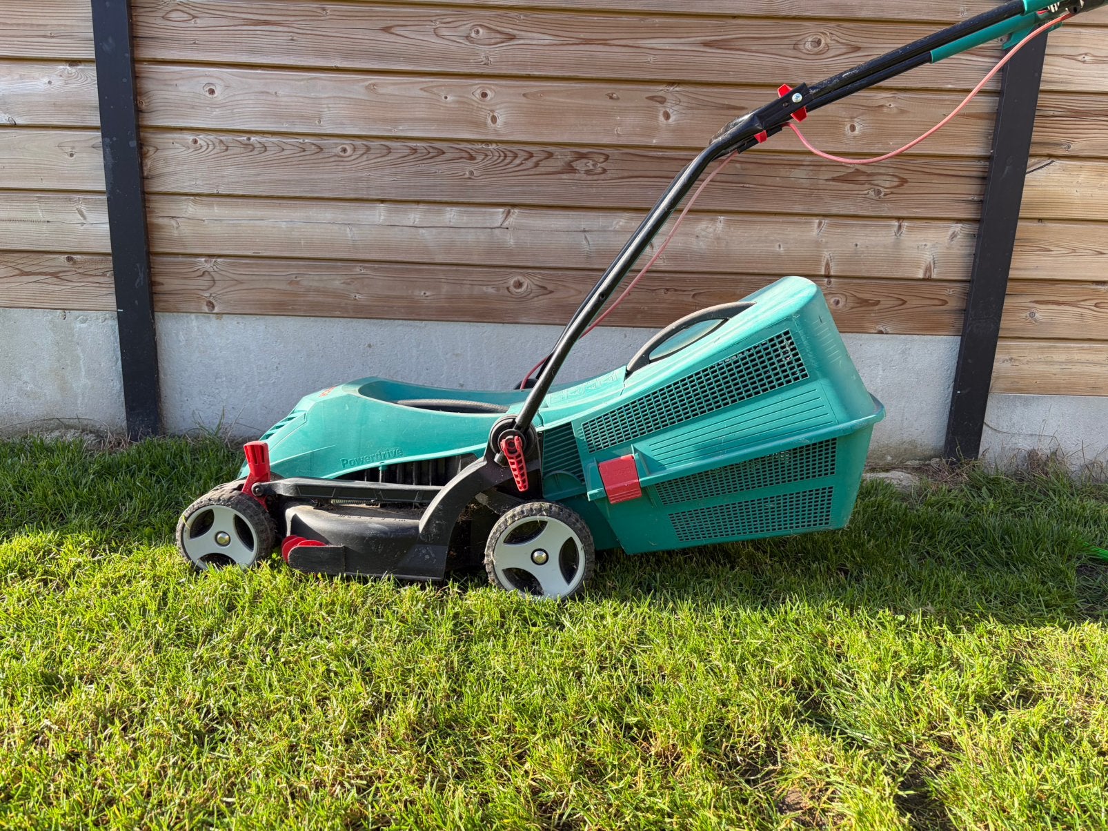 Elektrische grasmaaier bosh, Tuin en Terras, Ophalen, Gebruikt, Elektrische grasmaaier, Opvangbak