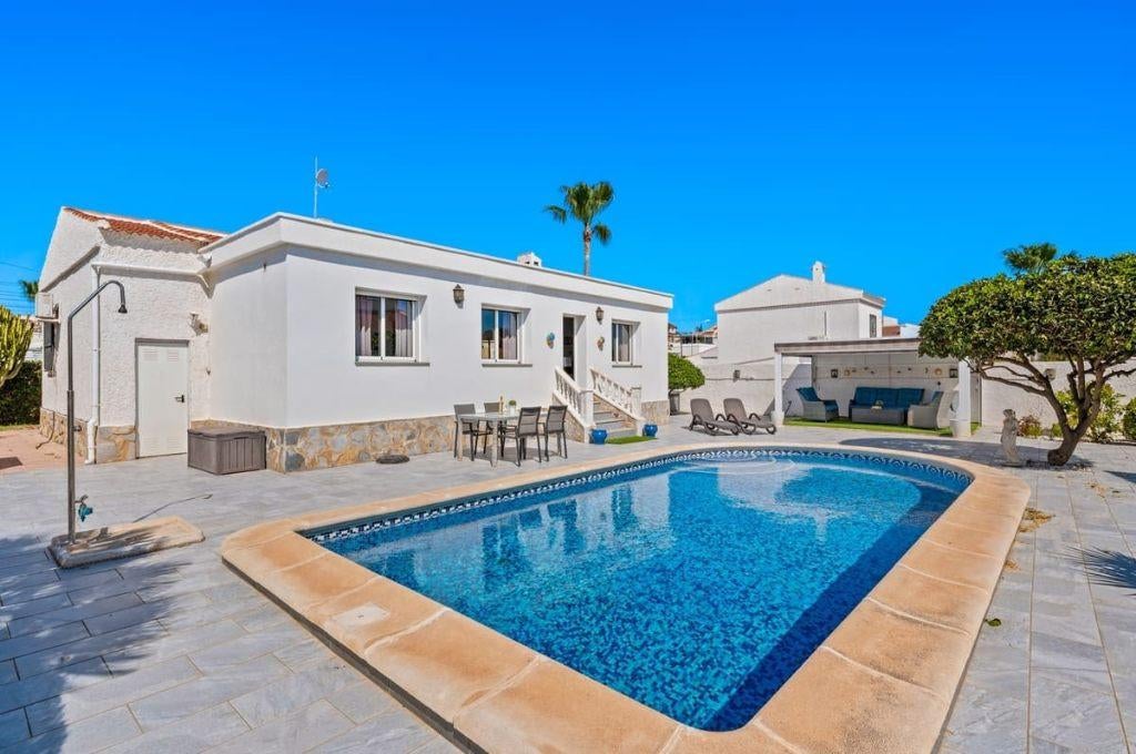 Villa individuelle avec piscine privée à Ciudad Quesada, Ciudad Quesada, Village, Maison d'habitation, 2 pièces